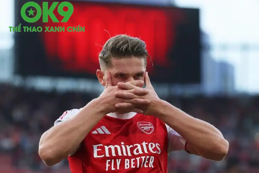 Viktor Gyokeres ghi 2 bàn cho Arsenal trước Leeds (Ảnh: The Sun).